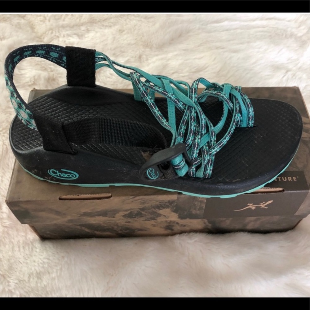 Chacos! Three- strap with toe loop.